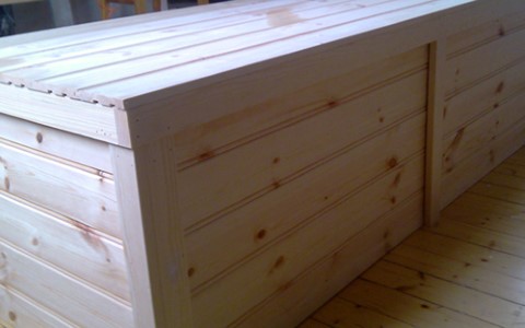 Förvaringsbänk av pärlspont